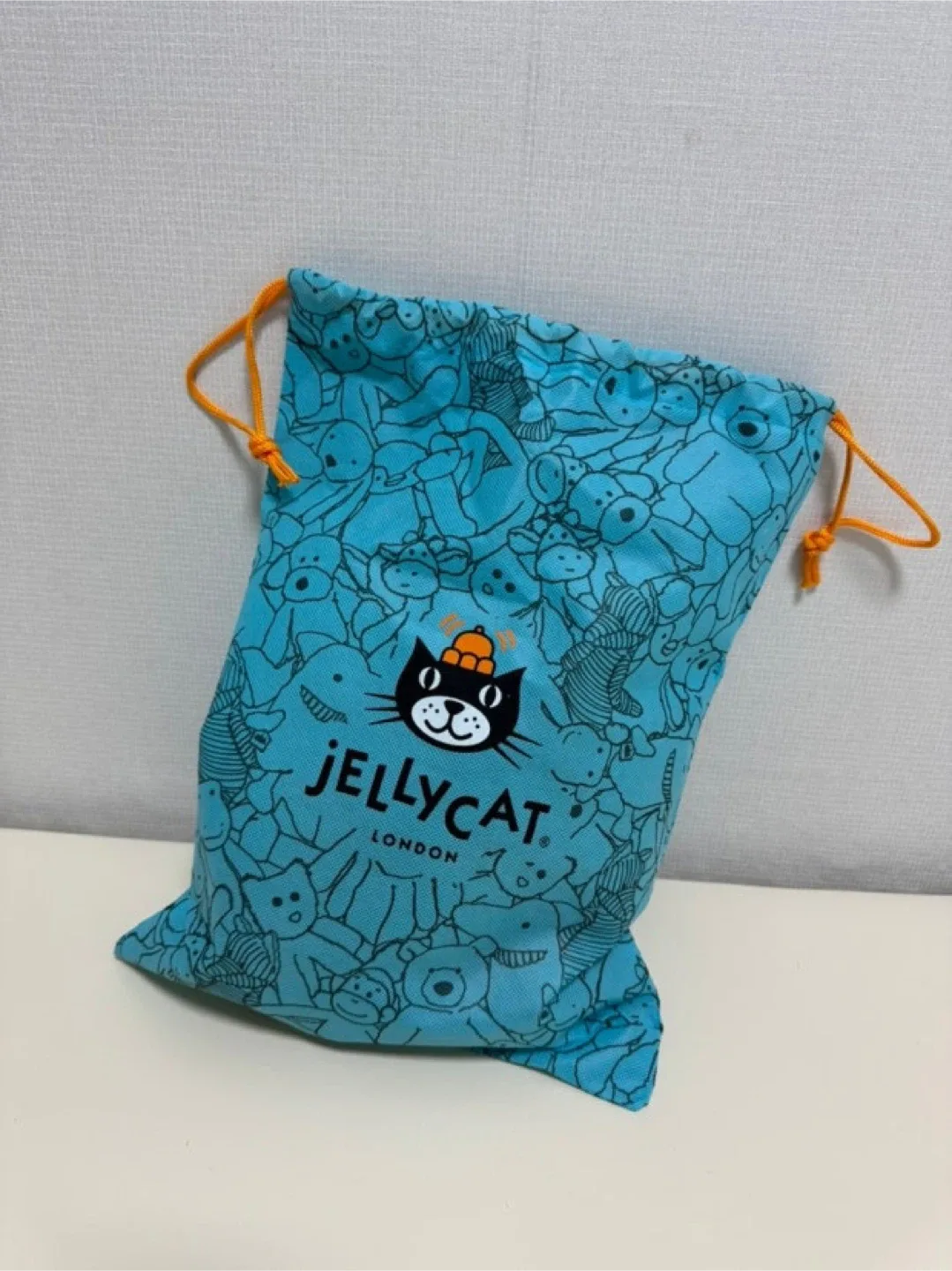 젤리캣 파우치를 구입하고 싶습니다 !