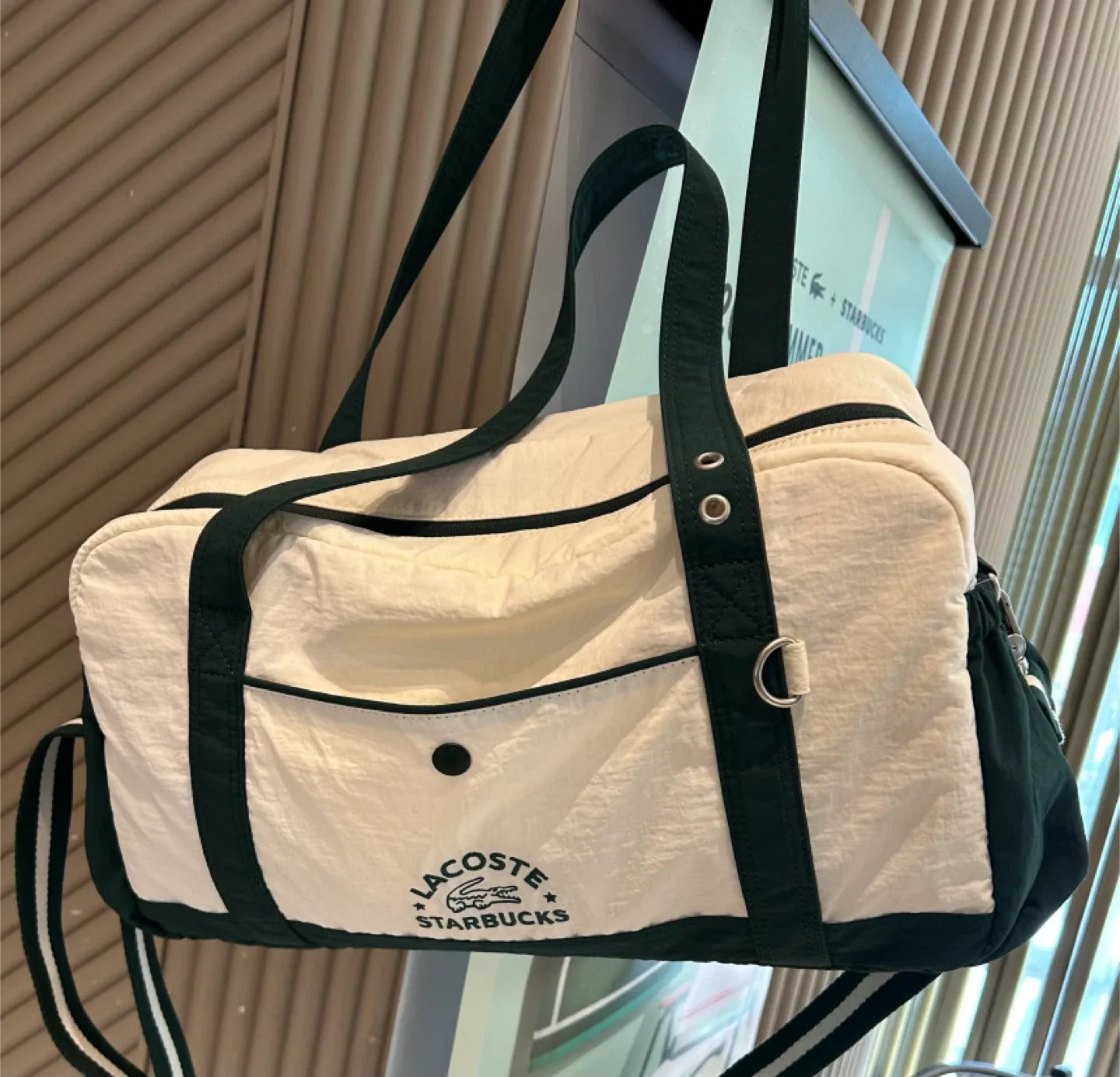 라코스테x스타벅스 콜라보 가방 아이보리