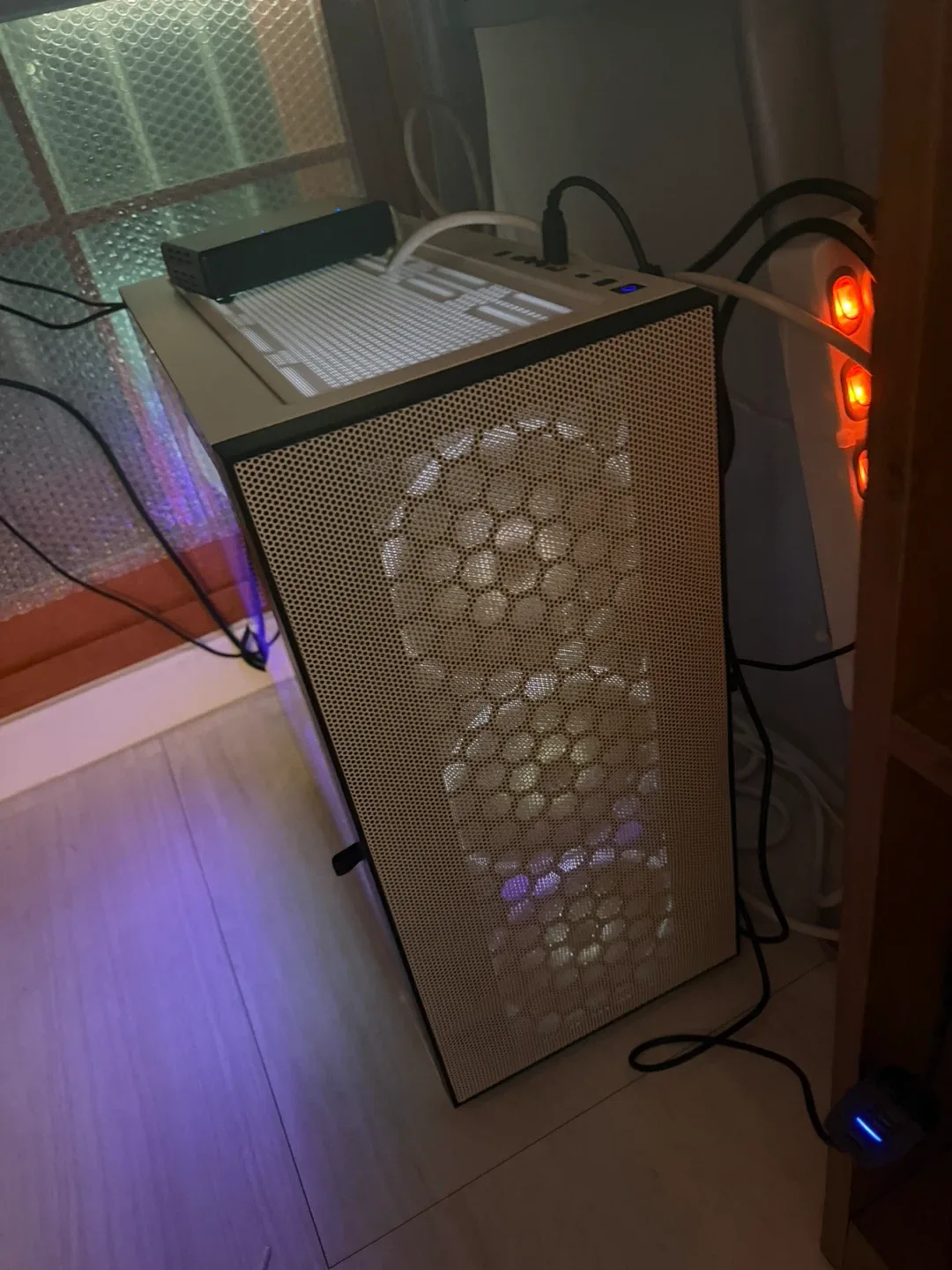 5600x 3070 화이트 컴퓨터 본체 판매합니다!