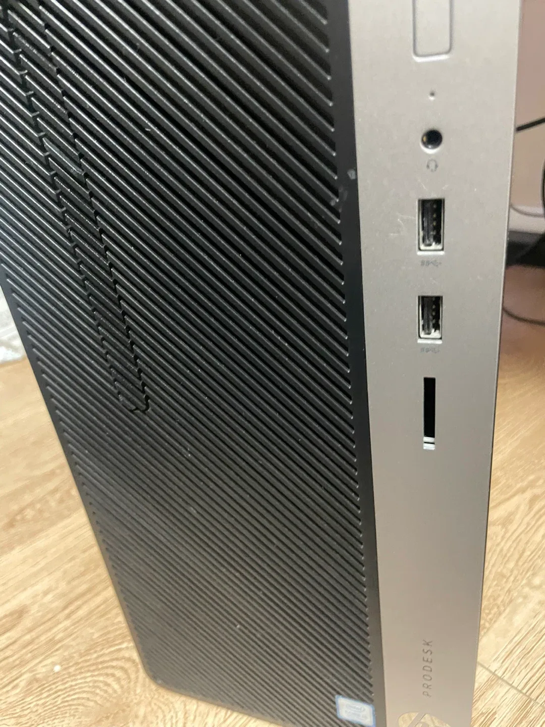 컴퓨터 i5 9500 + 16ram (ddr4)+ gtx1650 4g