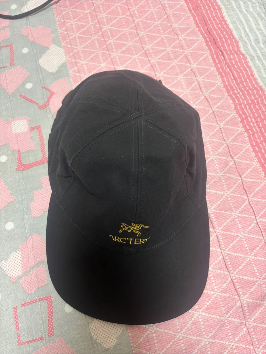 아크테릭스 25SS 최신상 스몰 버드 월드 볼캡