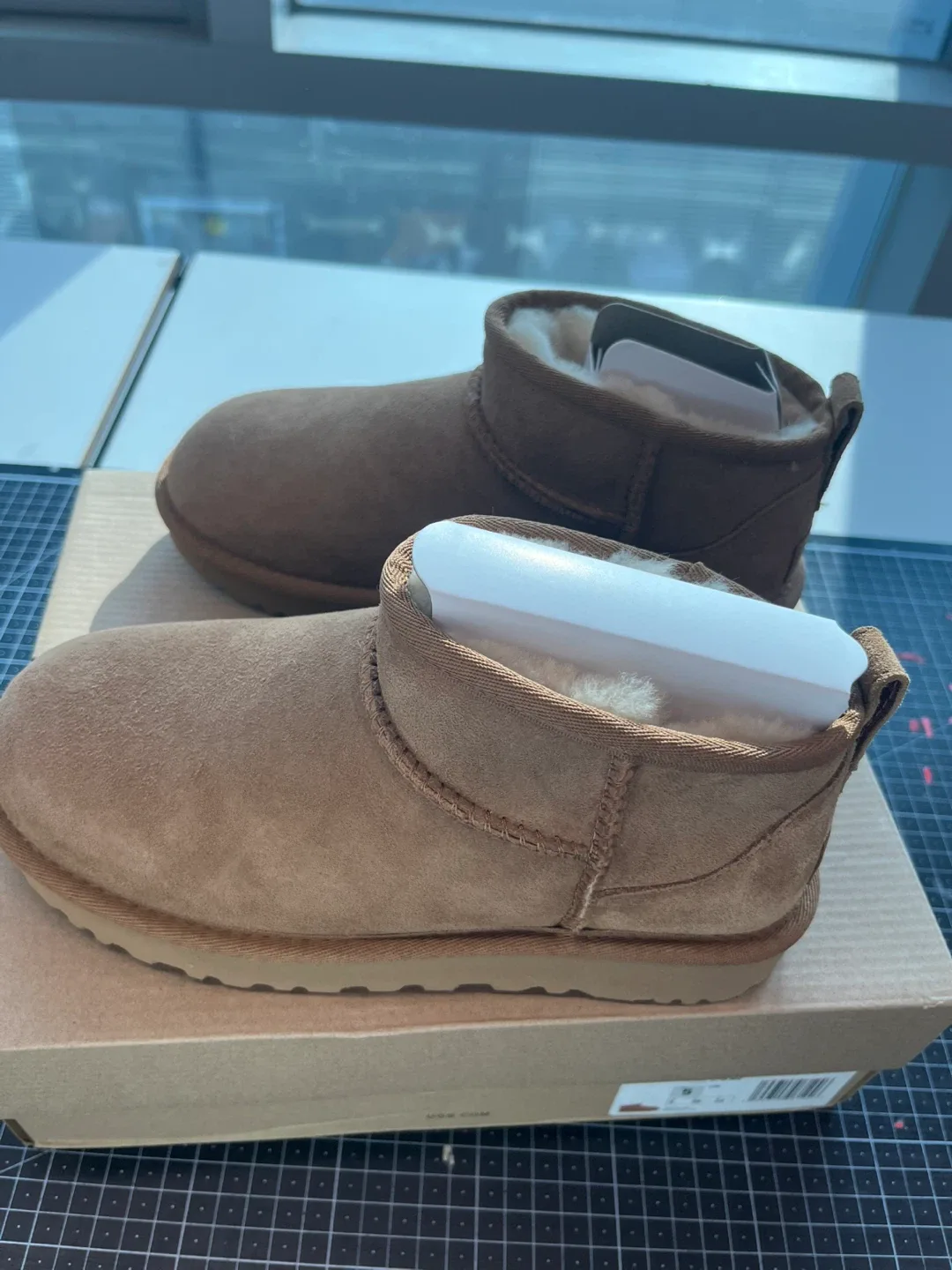 UGG 클래식 울트라 미니 체스트넛 220 새상품