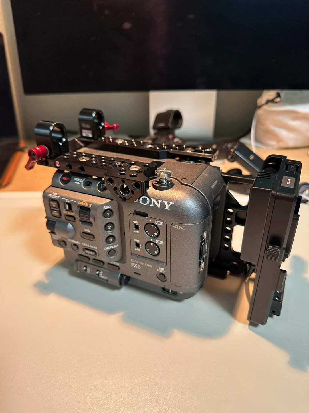소니 FX6 시네마 카메라 + Zacuto 숄더리그 판매합니다
