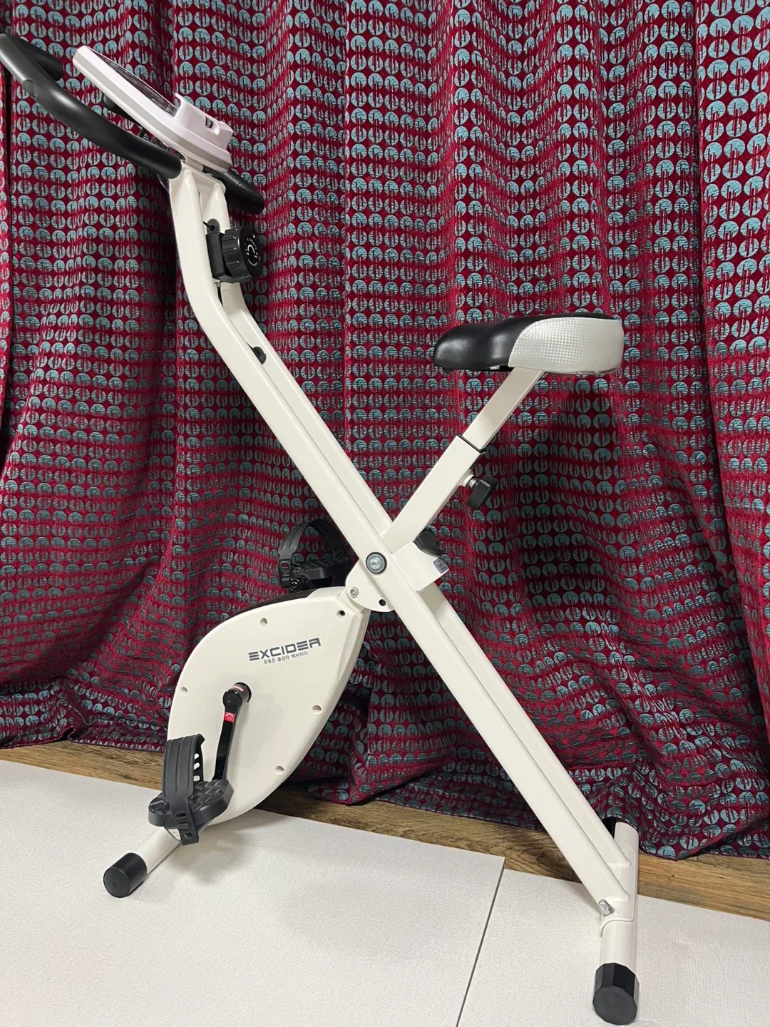 엑사이더 접이식 실내자전거 화이트