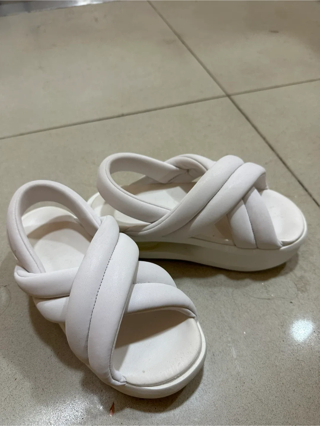 나이키 에어맥스 아일라 샌들