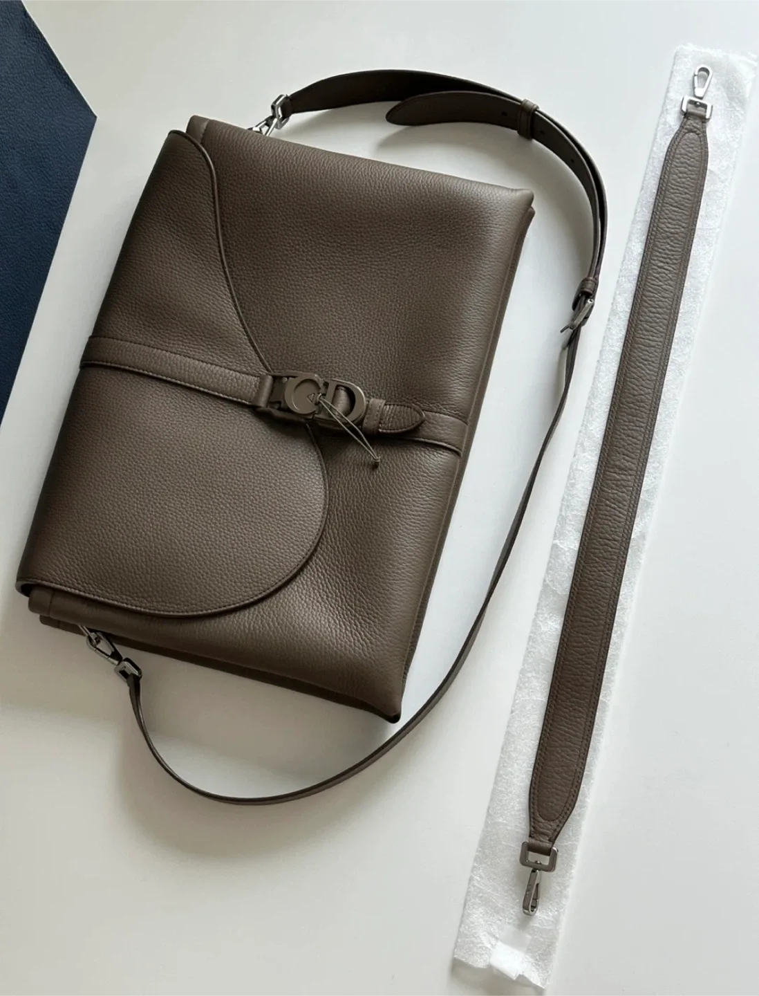 Dior Pillow 메신저 백 브라운