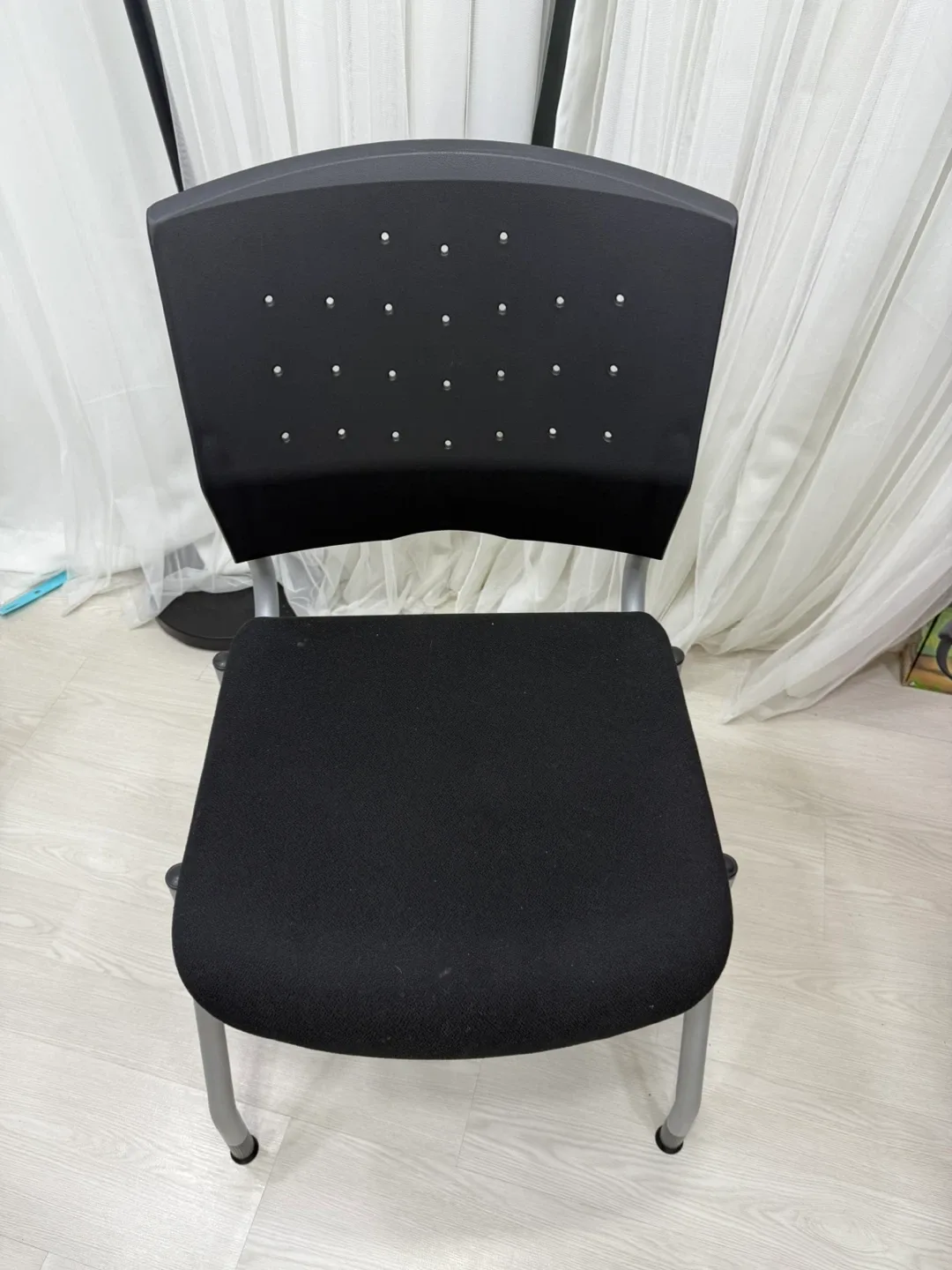 검정색 사무용 의자