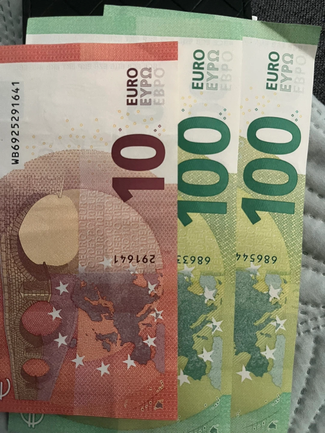 유로화 10유로 1장, 100유로 2장 36만원 | 티켓/교환권 | 당근 중고거래