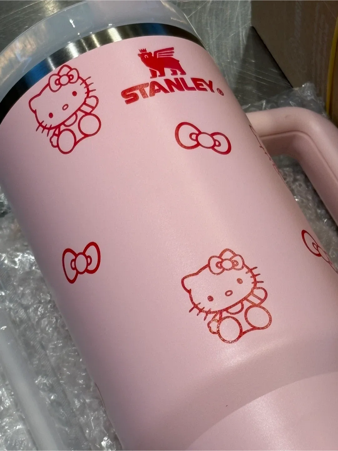 스탠리 헬로키티 퀜처 텀블러 40oz 새상품
