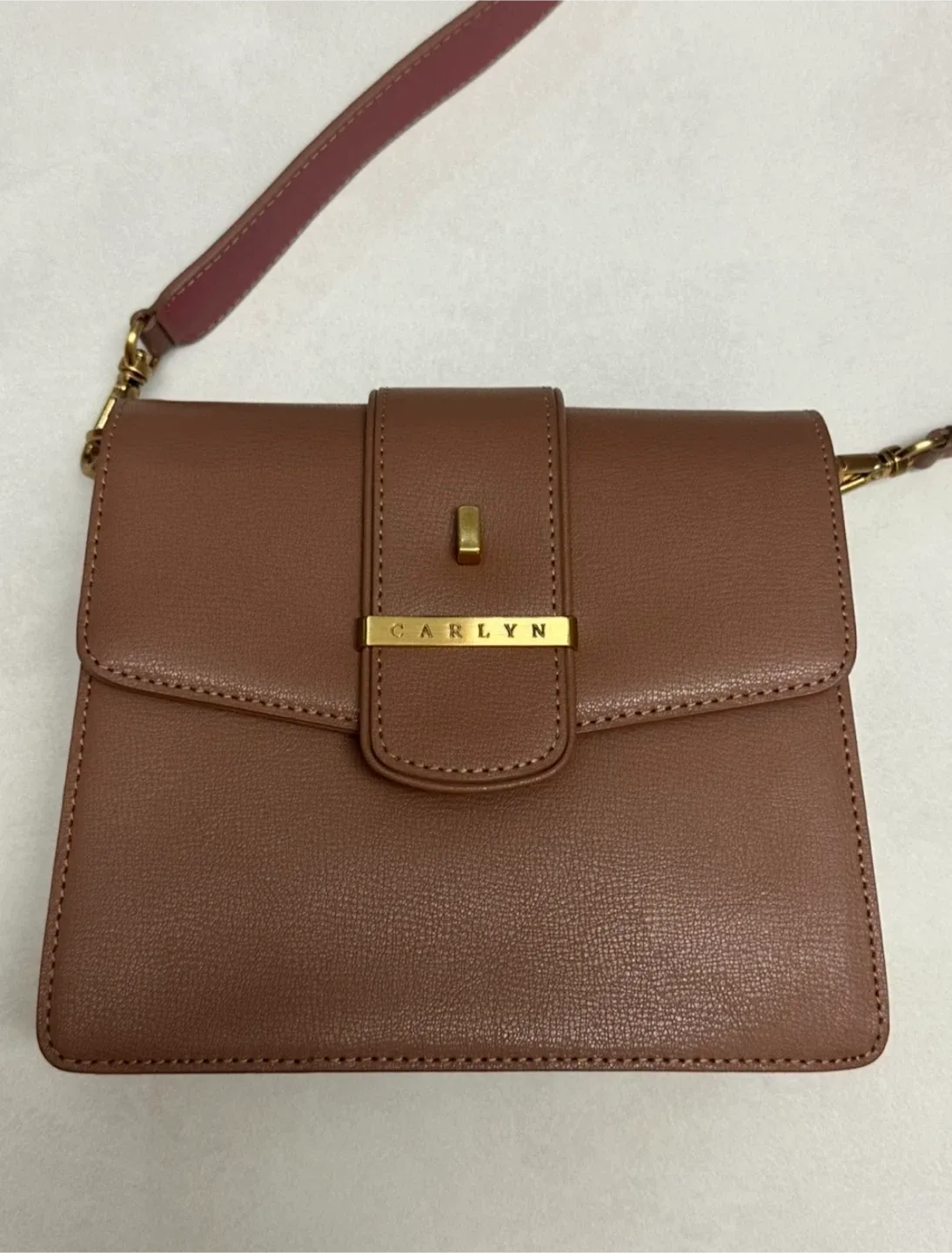 칼린 뉴헤스터 숄더백