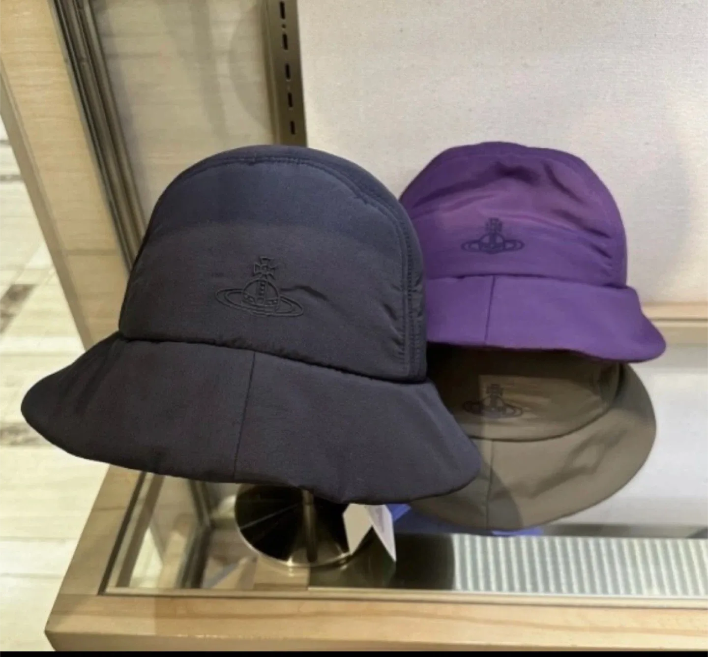 비비안 웨스트우드 패딩 버킷햇 블랙