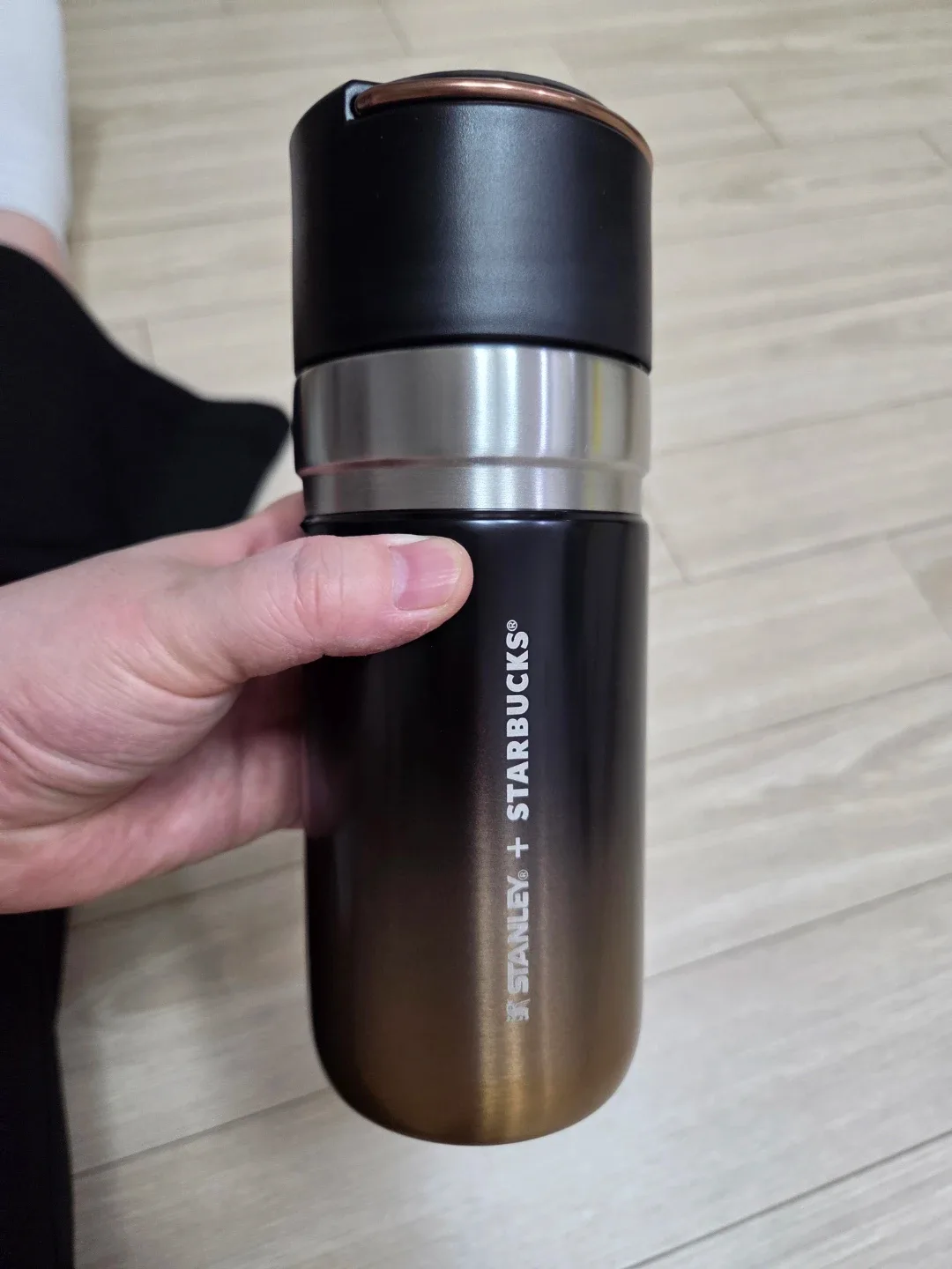 스타벅스 스탠리 모온 블랙 텀블러 500ml
