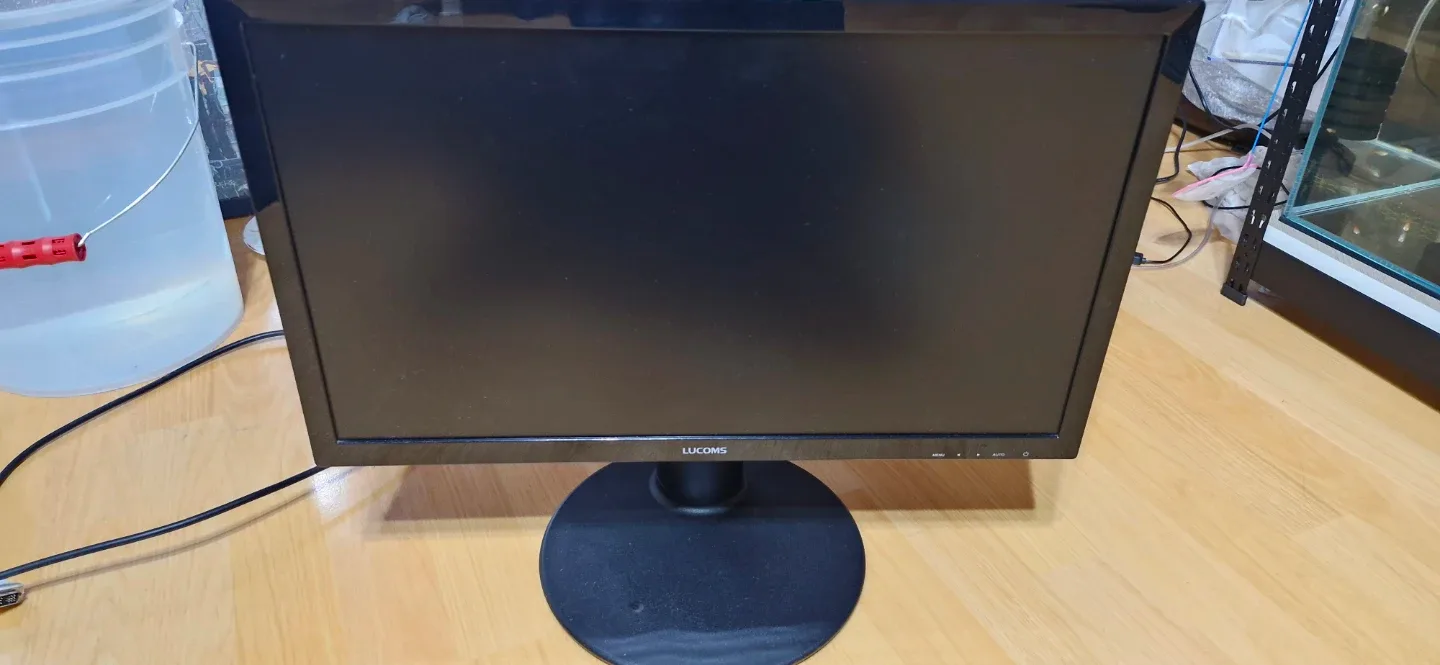 루컴스 24인치 LED 모니터