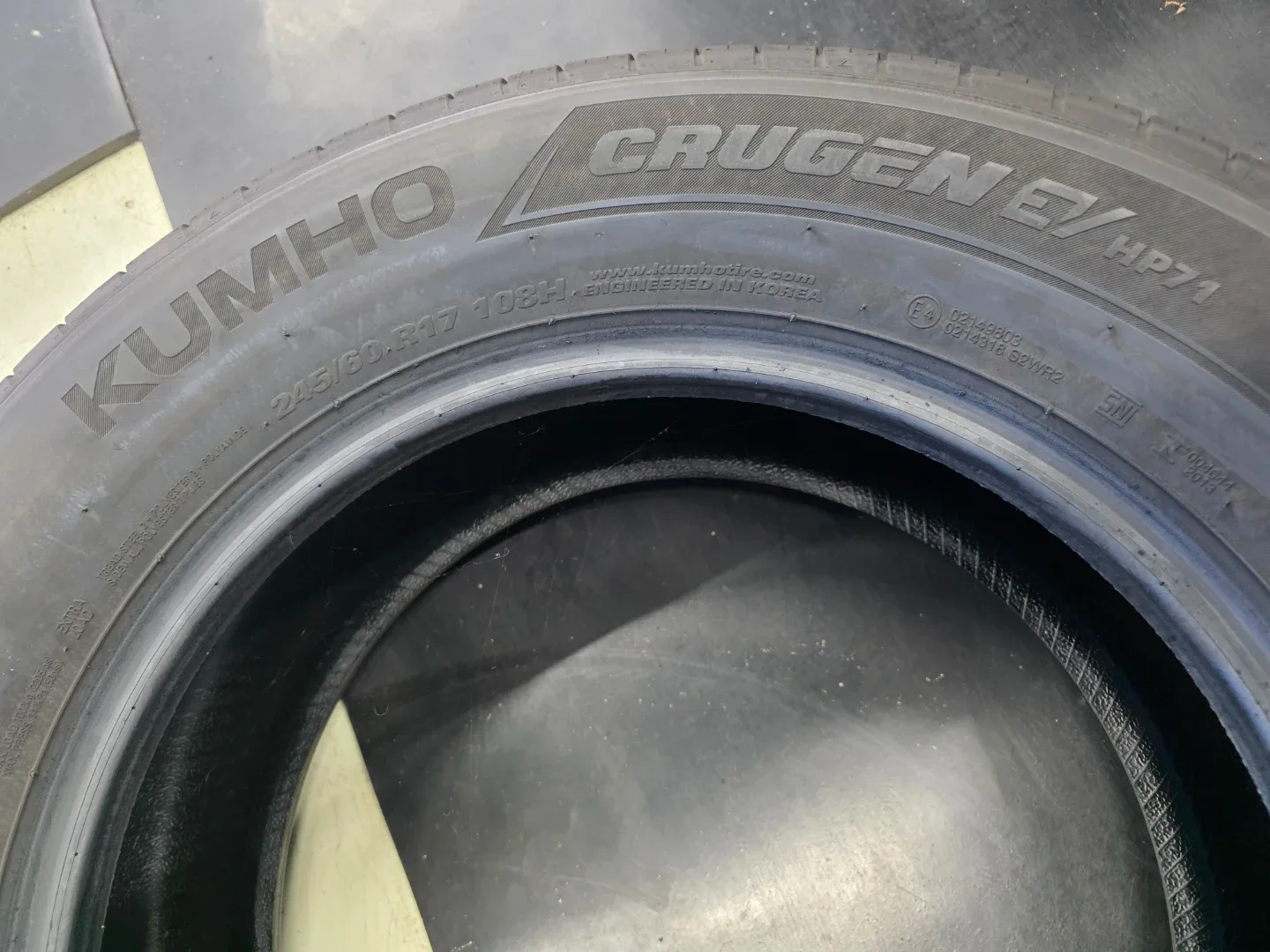 금호 크루젠 EV HP71 245/60R17 중고타이어 판매합니다^^