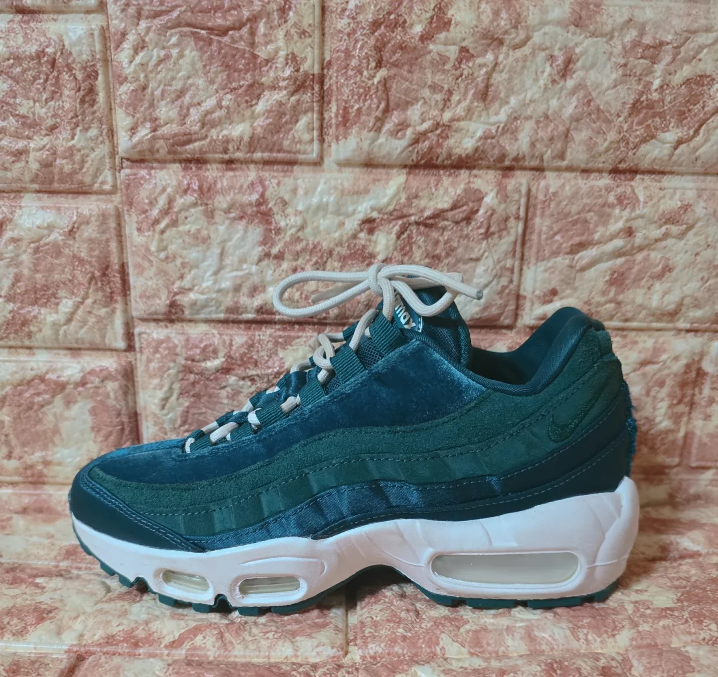 (235) NIKE 나이키 우먼 에어맥스 95 벨벳 틸 운동화