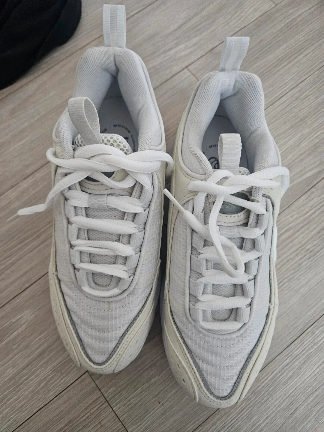 리복 흰색 운동화 235mm