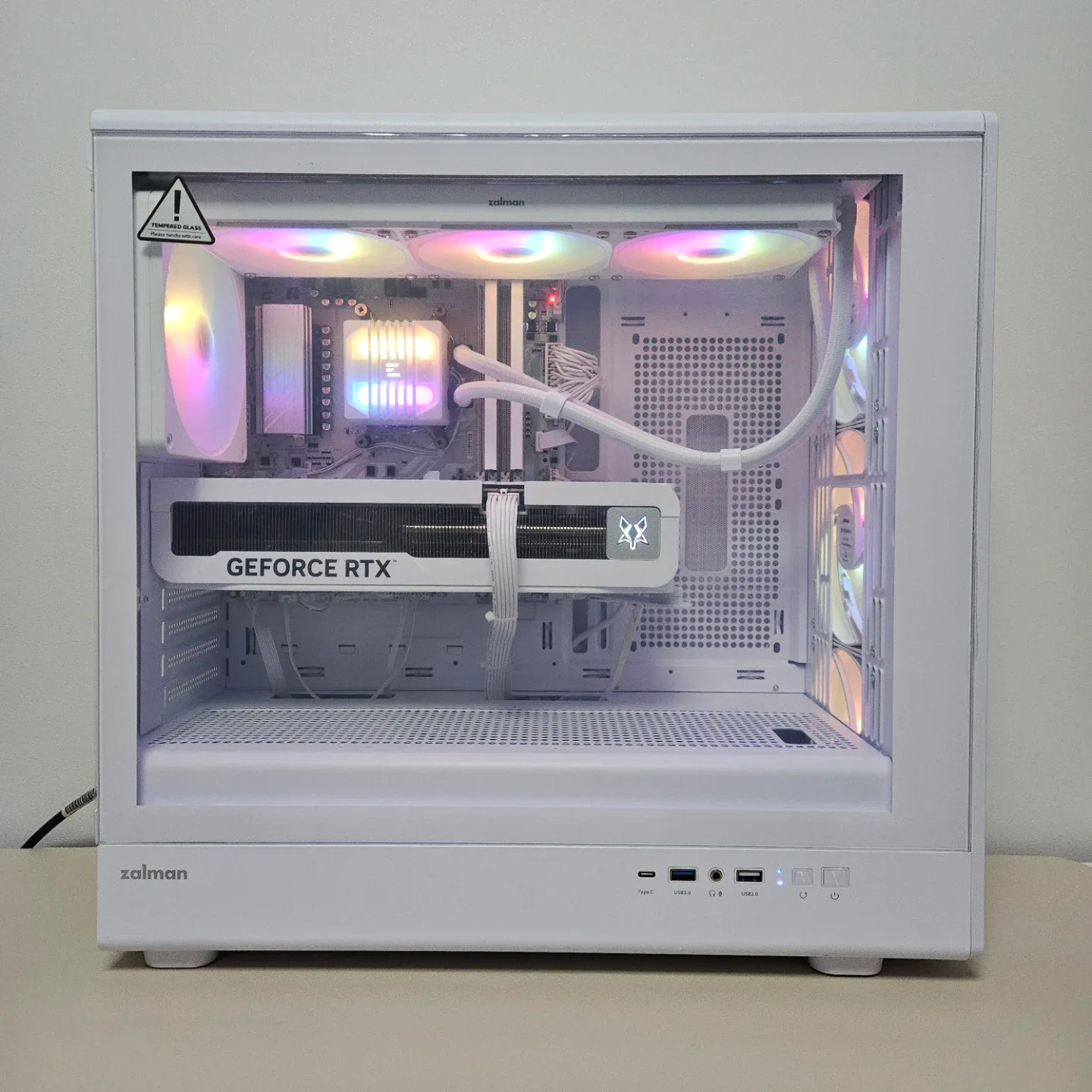 7800X3D 올화이트 고사양 반본체 PC