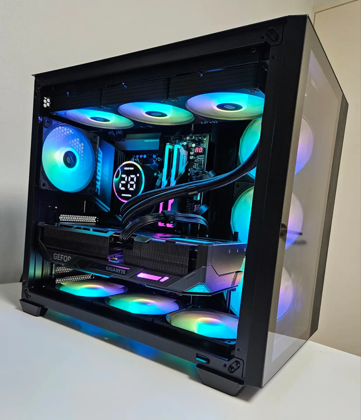 9800X3D RTX5090 하이엔드 데스크탑입니다