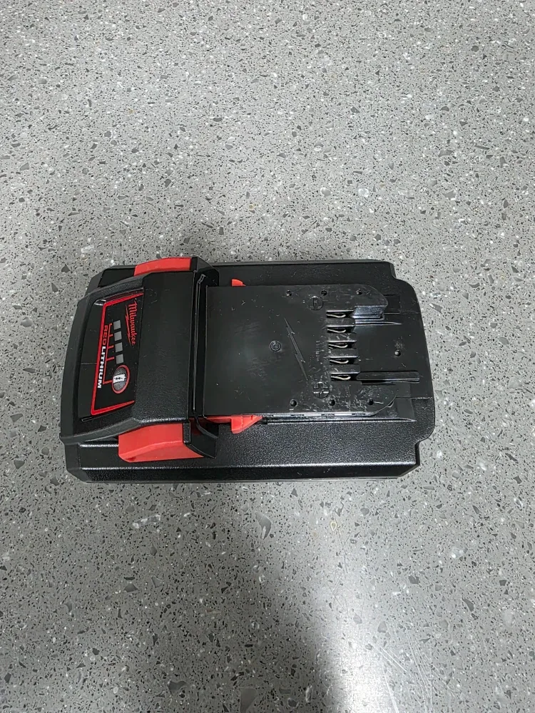 밀워키 M18 8.0Ah 배터리