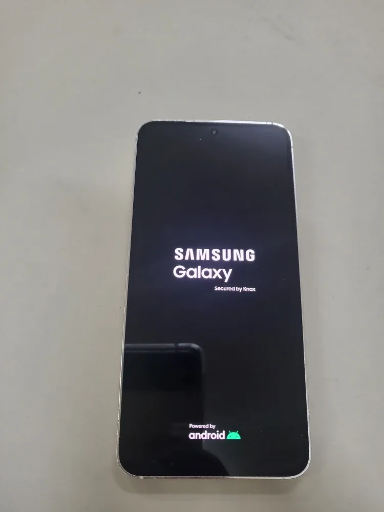 갤럭시S23 5G 256GB 크림 단말기 입니다.