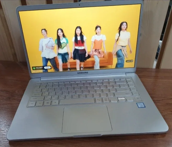 14인치~  Win11 상태 최상~  i5-8265U  삼성 초슬림 노트북 ~ / 정품설치