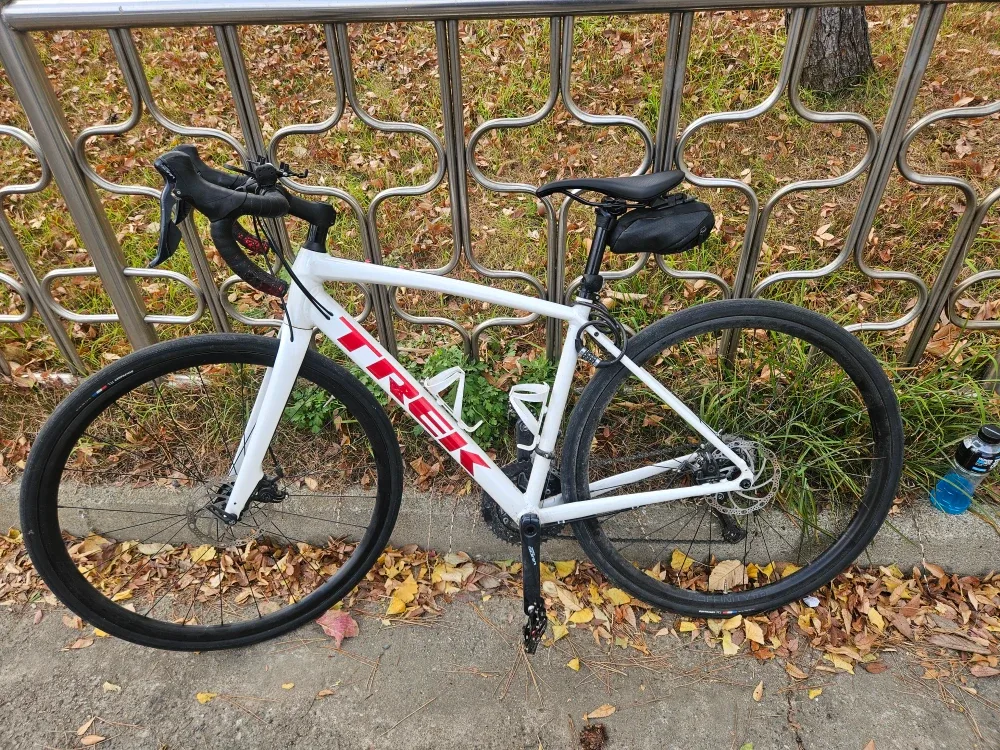 트렉 도마니 사이즈 52 AL3 흰색 로드 자전거 mtb 대차원합니다