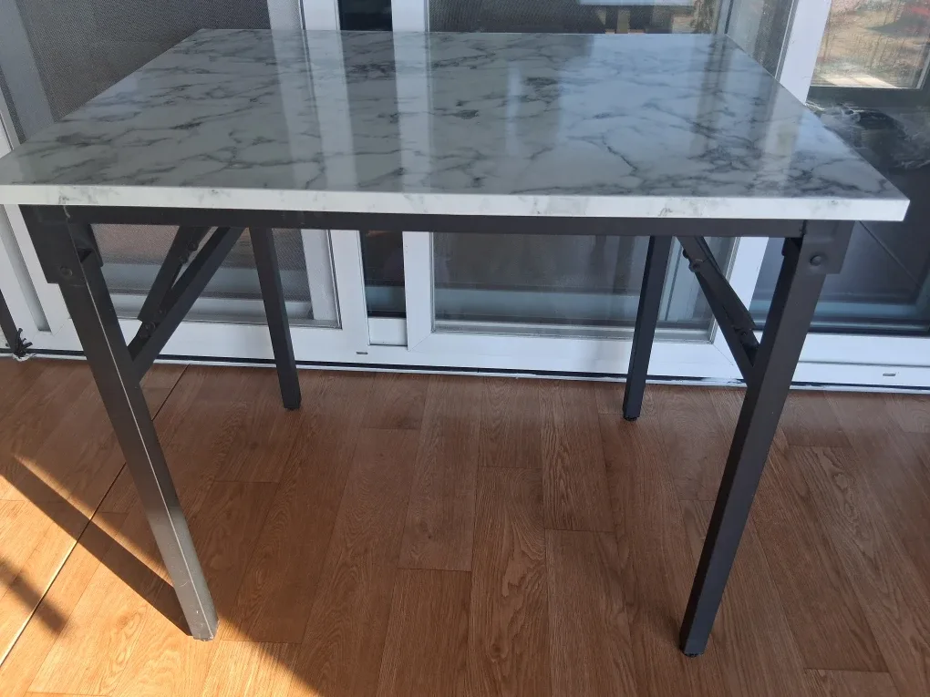 흰색 마블 패턴 접이식 테이블