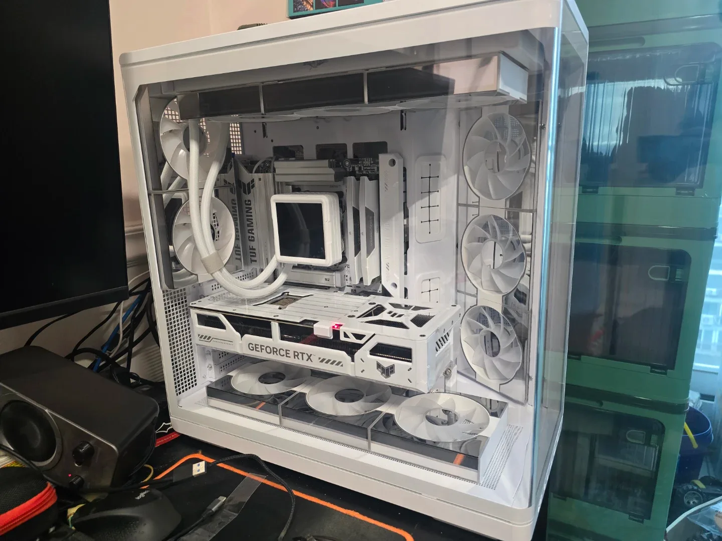 화이트 BTF PC 본체 9950x3d 5070 Ti