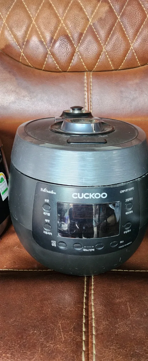 쿠쿠 10인용 트윈프레셔 전기압력밥솥 (CRP-RT107FC) 저렴하게 내놓습니다.