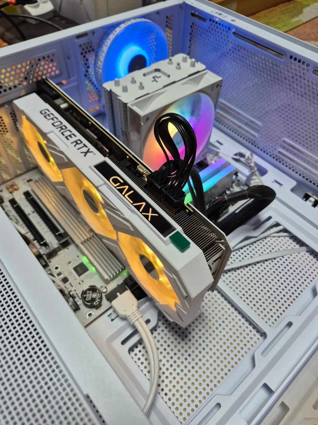 신동품급) 라이젠 9600x 고사양 화이트 본체 급처