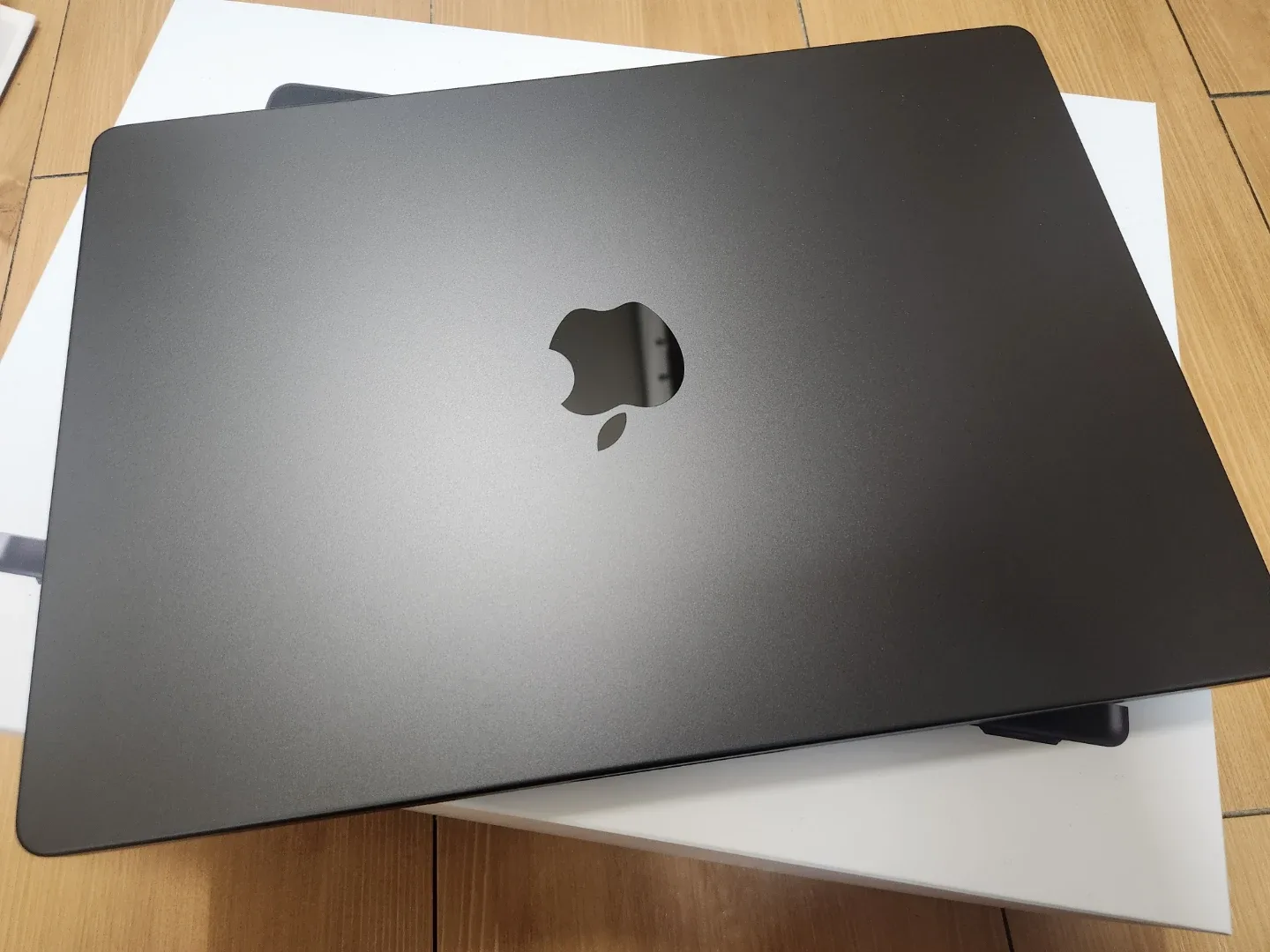 [네고가능]맥북 프로 M4 Pro 스페이스 블랙 (램48GB업글) + 맥북파우치
