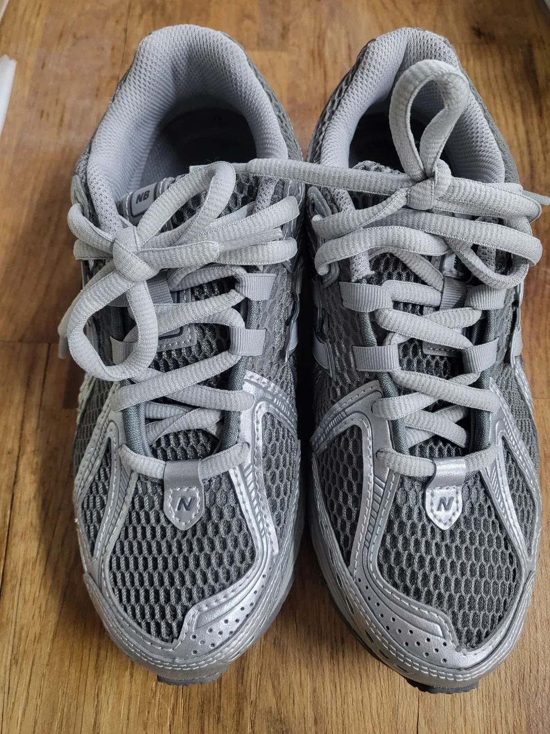 뉴발란스 1906REH 은색 메쉬 운동화