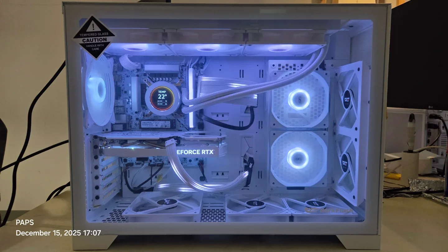 인텔12400 16G 1T RTX4060 화이트어항 게임용 컴퓨터 배그 배필6