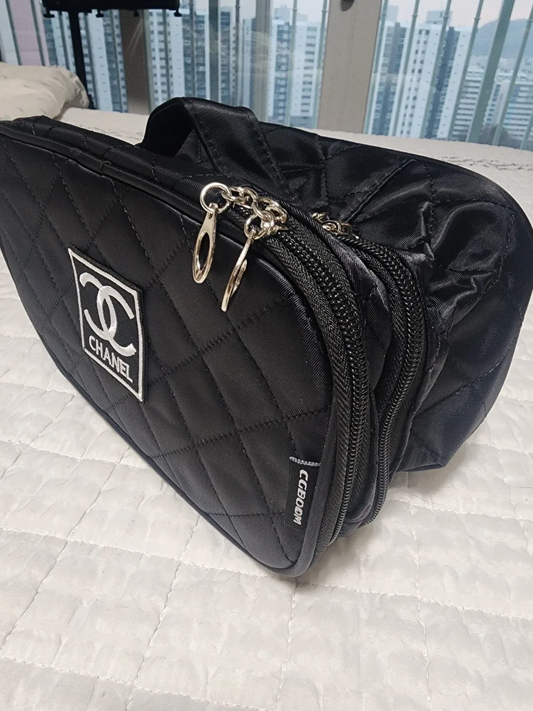 블랙 퀼팅 여행용 파우치