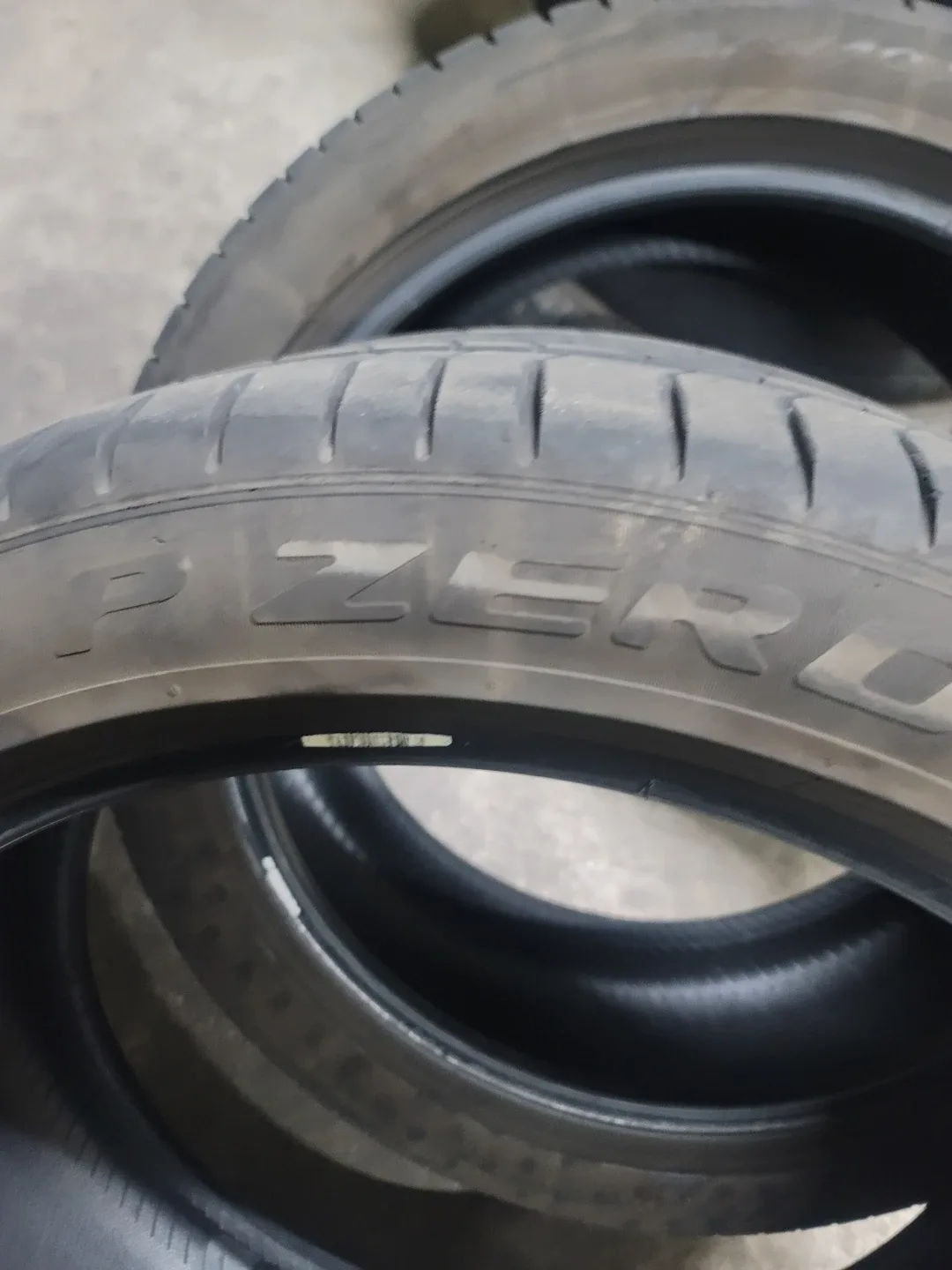 피렐리 P ZERO 275/40R21 중고2개팔아요