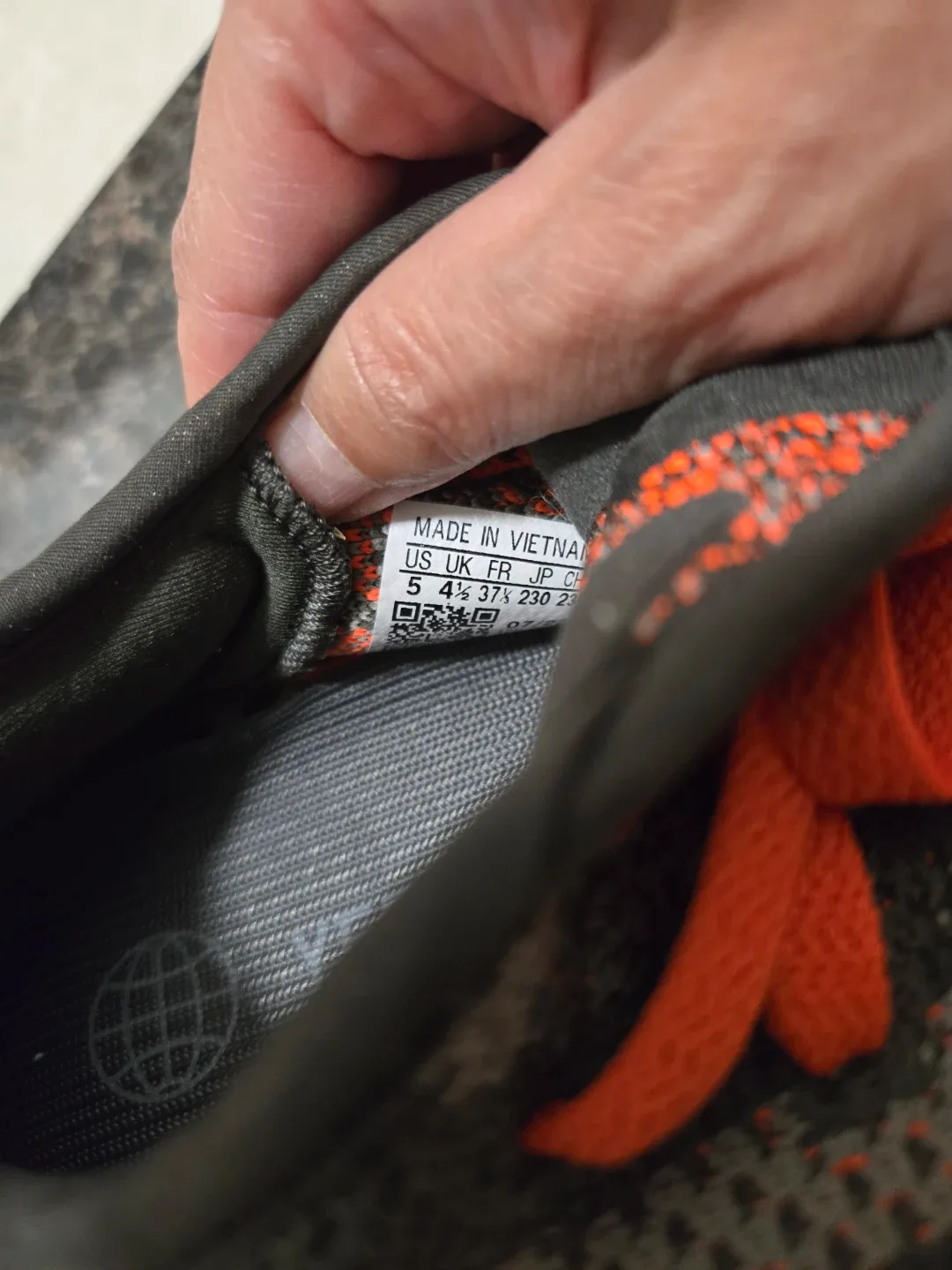 아디다스 이지부스트 350 V2 벨루가 230mm