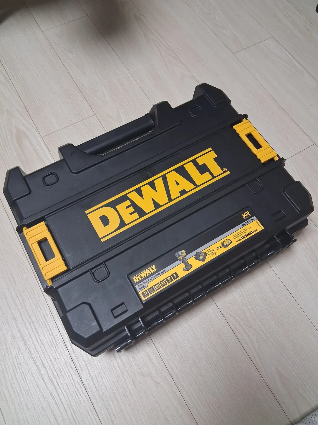 디월트 DeWALT DCF922P2 임팩렌치