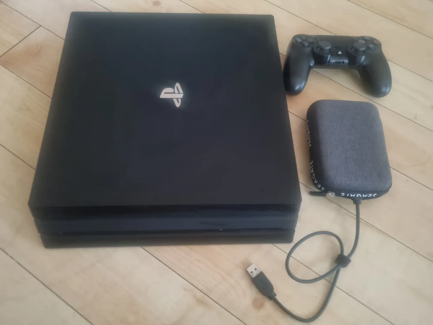 PS4 Pro (500GB ssd + 2TB)