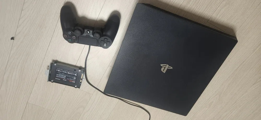 PS4 Pro + 듀얼쇼크 + 삼성 870 EVO 500GB SSD 교체완료
