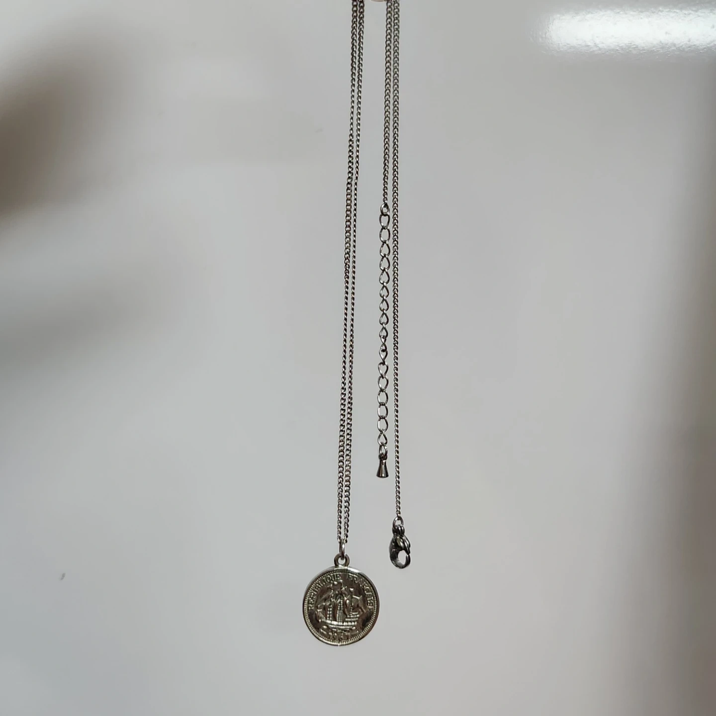 에이블리 써지컬스틸 실버 코인목걸이 50cm | 여성잡화 | 당근 중고거래