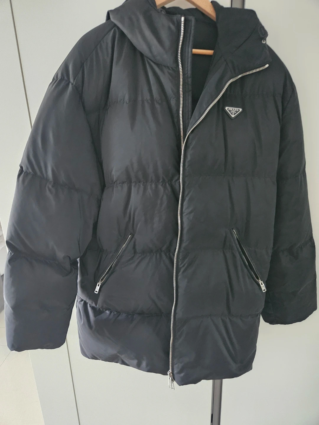 프라다 블랙 패딩 XL