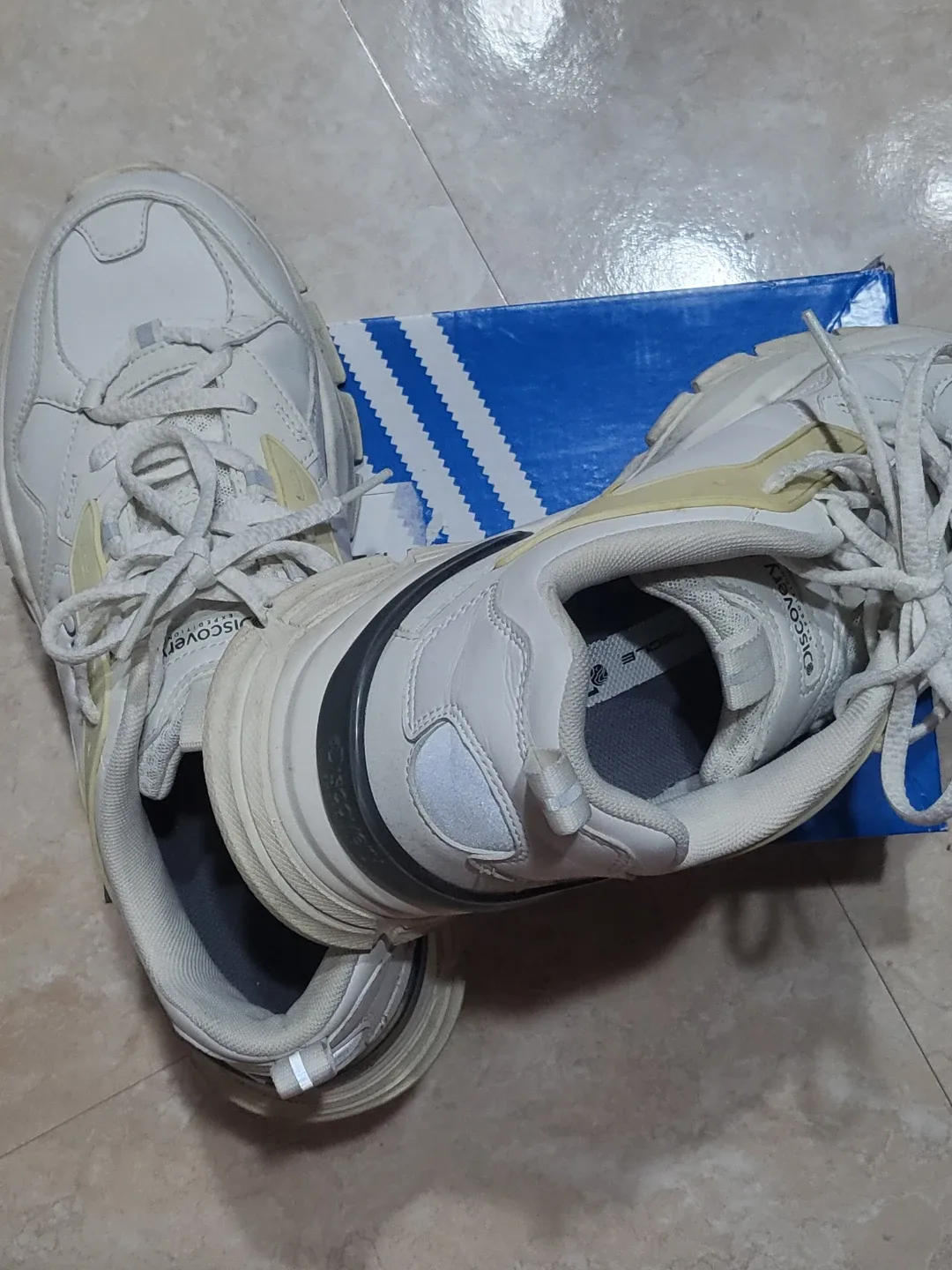 디스커버리 운동화