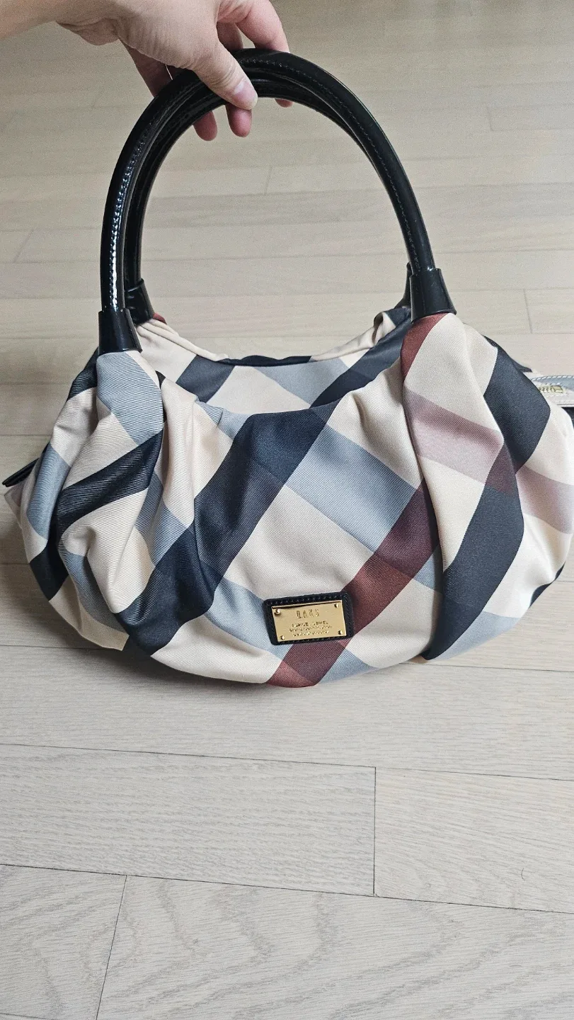 닥스 체크무늬 핸드백
