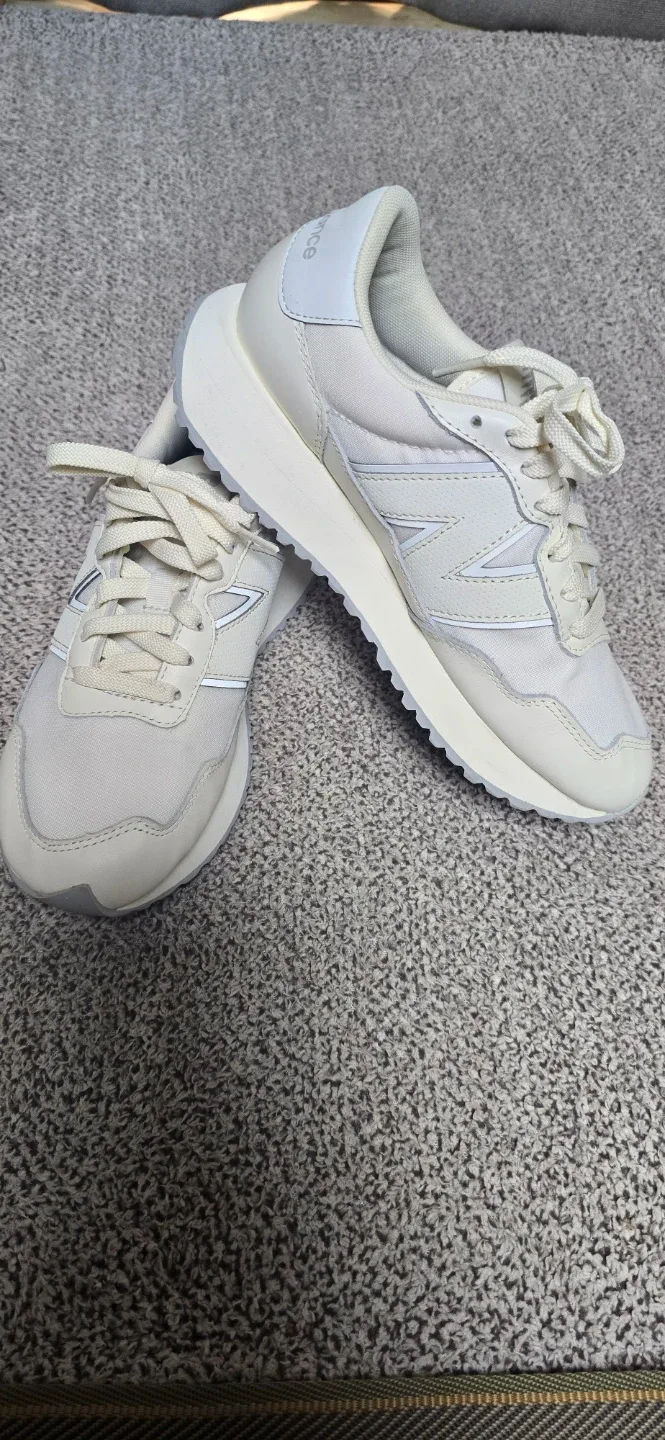 뉴발란스 237 베이지 운동화 245