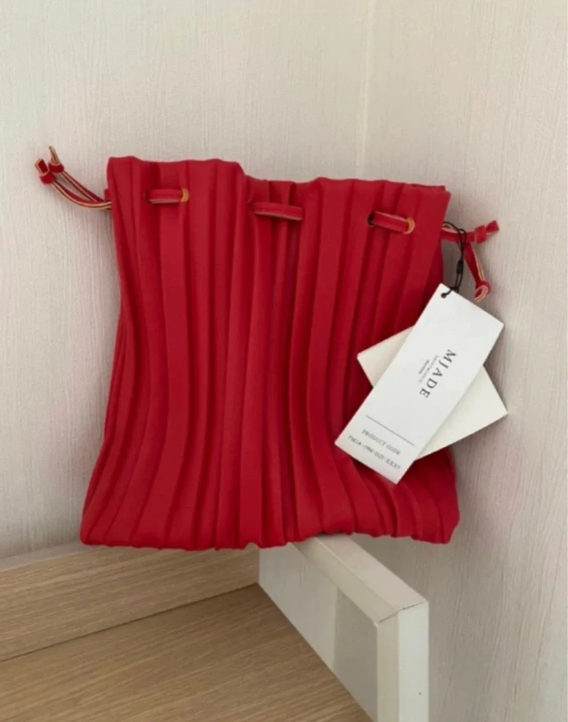 MJADE 엠제이드 물결 플리츠 버킷백 레드(새상품)