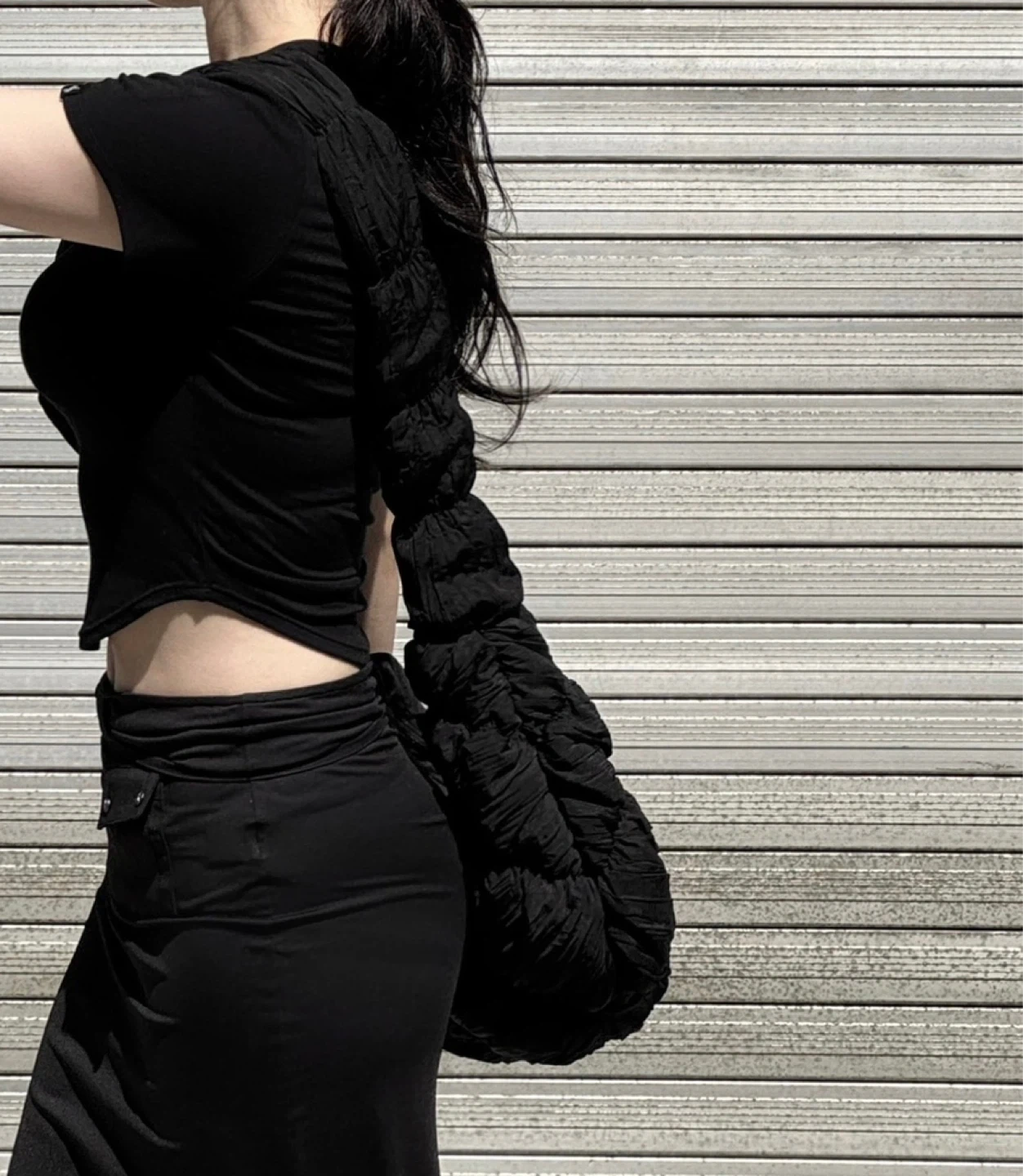 COS 코스 리플 크로스바디백 블랙 발매가 115,000 착샷 O | 여성잡화 | 당근 중고거래