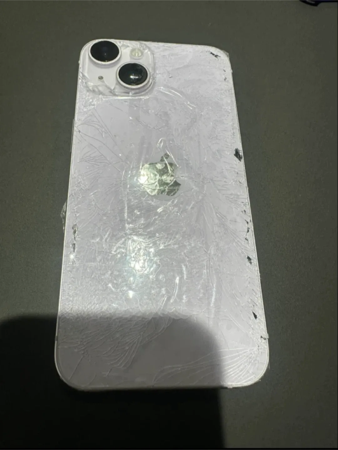 아이폰 14 퍼플 256기가 후면 파손