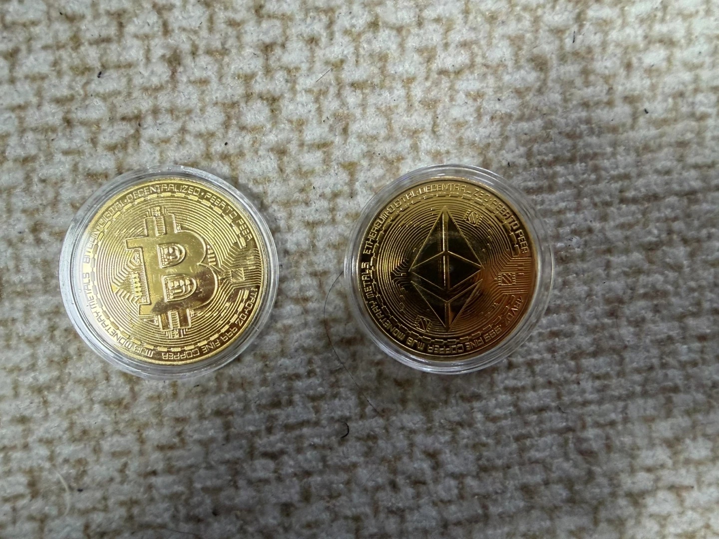 비트코인 & 이더리움 기념 주화 2개 | 취미/게임/음반 | 당근 중고거래