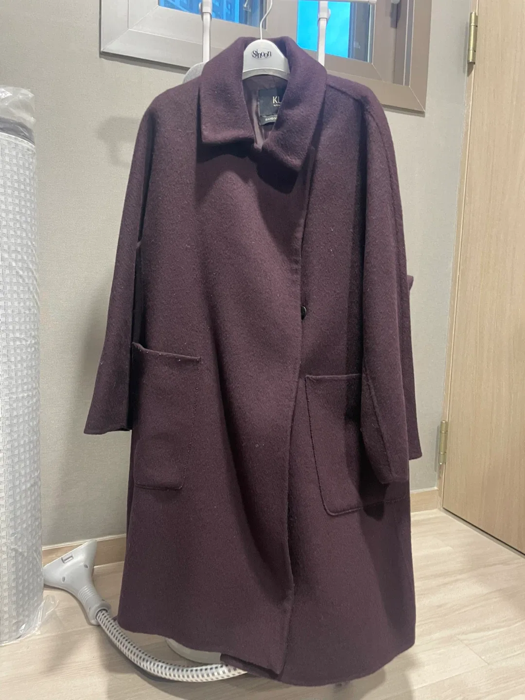 LYNN 버건디 코트