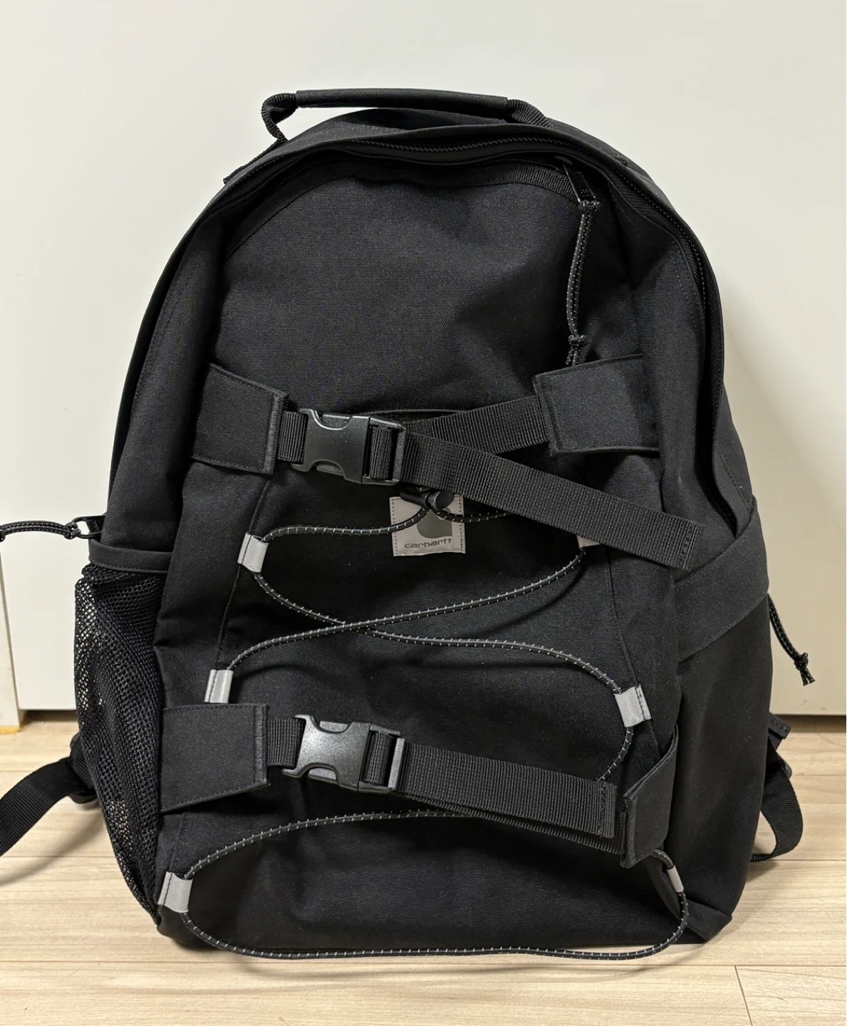 칼하트 WIP 리플렉티브 킥플립 백팩 블랙 (1회 착용) | 스포츠/레저 | 당근 중고거래